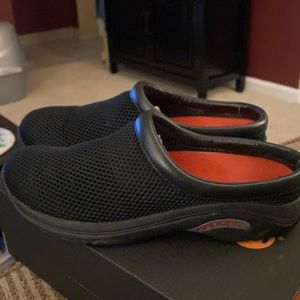 MERRELL Encore Q2 Breez. New in the box. Black. Size 8.5.